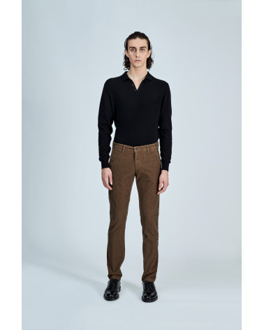 PANTALONE T910 222179 SLIM FIT IN ARMATURA VELLUTO TRAMA NERA	COLORE TABACCO