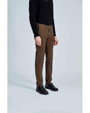 PANTALONE T910 222179 SLIM FIT IN ARMATURA VELLUTO TRAMA NERA	COLORE TABACCO